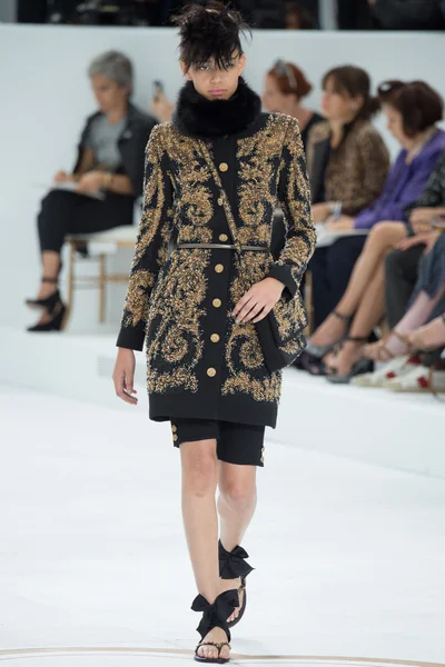 Look 18
